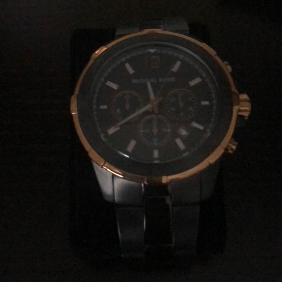 Watch - Picture 1 of 3